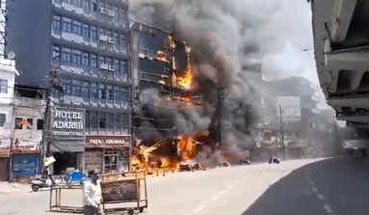 Hotel Accident | మంటల్లో బుగ్గయిన హోటల్.. ఆరుగురు మృత్యువాత.. Hotel Accident | మంటల్లో బుగ్గయిన హోటల్.. ఆరుగురు మృత్యువాత..