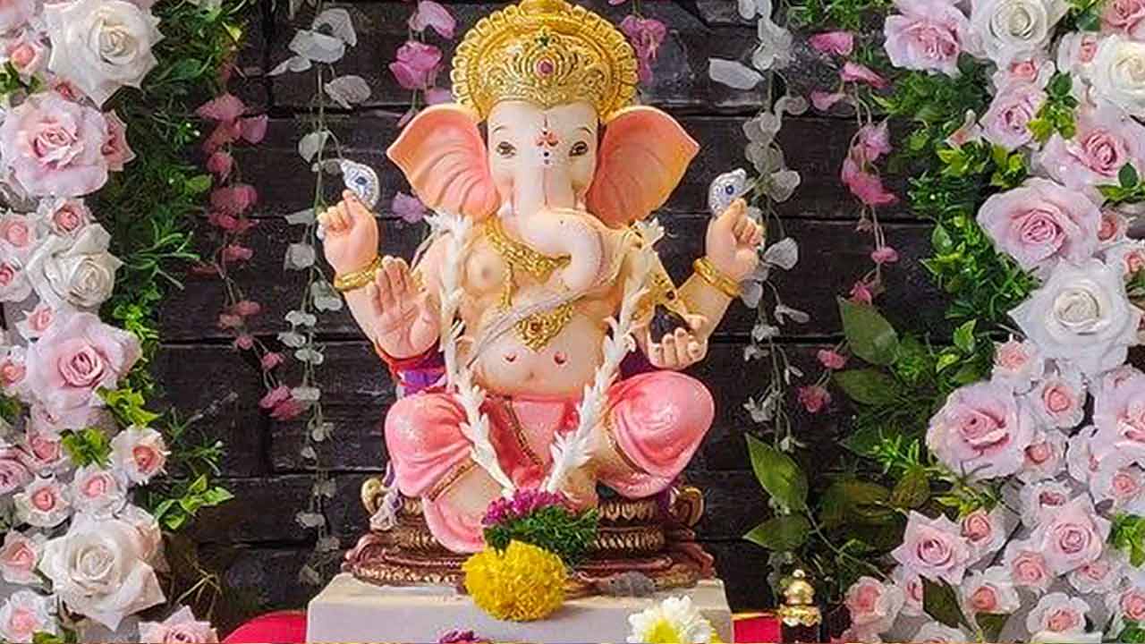 బుధవారం వినాయకుడి పూజ చేస్తున్నారా..? ఇవి సమర్పిస్తే ఆర్థిక కష్టాలు మాయం..! బుధవారం వినాయకుడి పూజ చేస్తున్నారా..? ఇవి సమర్పిస్తే ఆర్థిక కష్టాలు మాయం..!