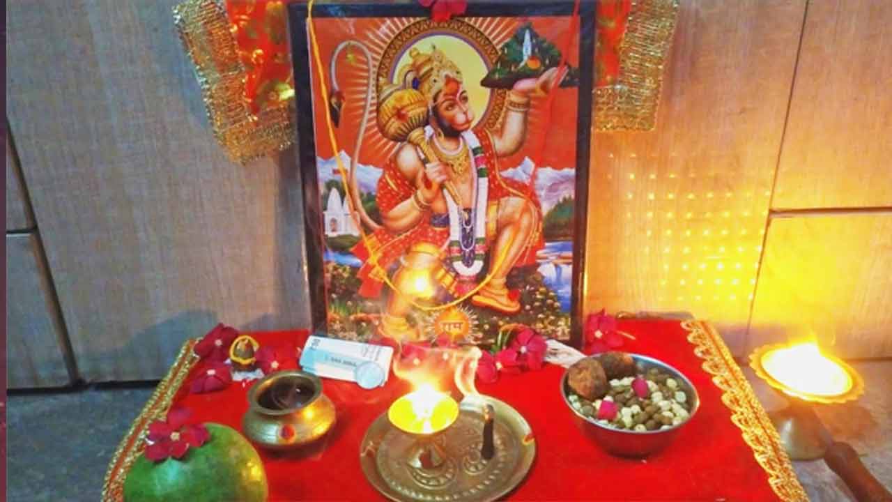 హనుమాన్ జయంతి వేళ ఆ నూనెతో దీపం వెలిగిస్తే.. కోరిన కోరికలన్నీ నెరవేరుతాయట..! హనుమాన్ జయంతి వేళ ఆ నూనెతో దీపం వెలిగిస్తే.. కోరిన కోరికలన్నీ నెరవేరుతాయట..!