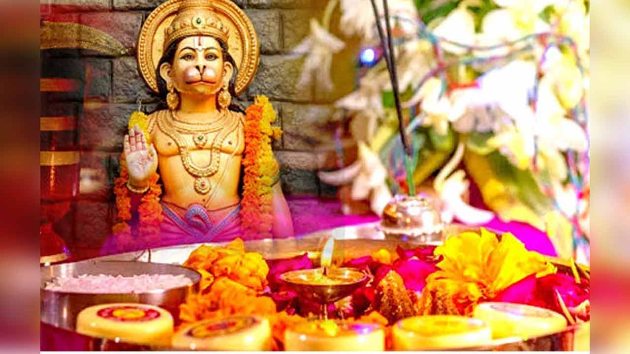 రేపే హనుమాన్ జయంతి.. ఆంజనేయుడిని ఏ సమయంలో ఆరాధించాలో తెలుసా..? రేపే హనుమాన్ జయంతి.. ఆంజనేయుడిని ఏ సమయంలో ఆరాధించాలో తెలుసా..?