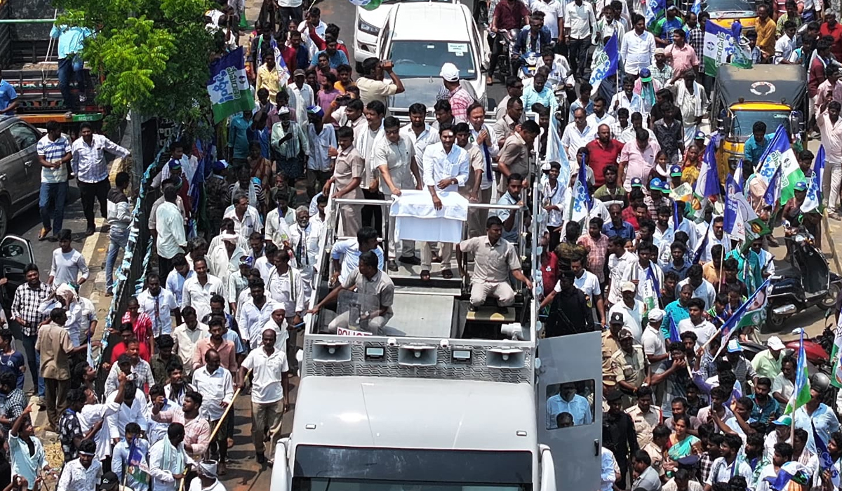 CM Jagan | ప్రారంభమైన సీఎం జగన్ ‘మేమంతా సిద్ధం’ బస్సు యాత్ర CM Jagan | ప్రారంభమైన సీఎం జగన్ ‘మేమంతా సిద్ధం’ బస్సు యాత్ర
