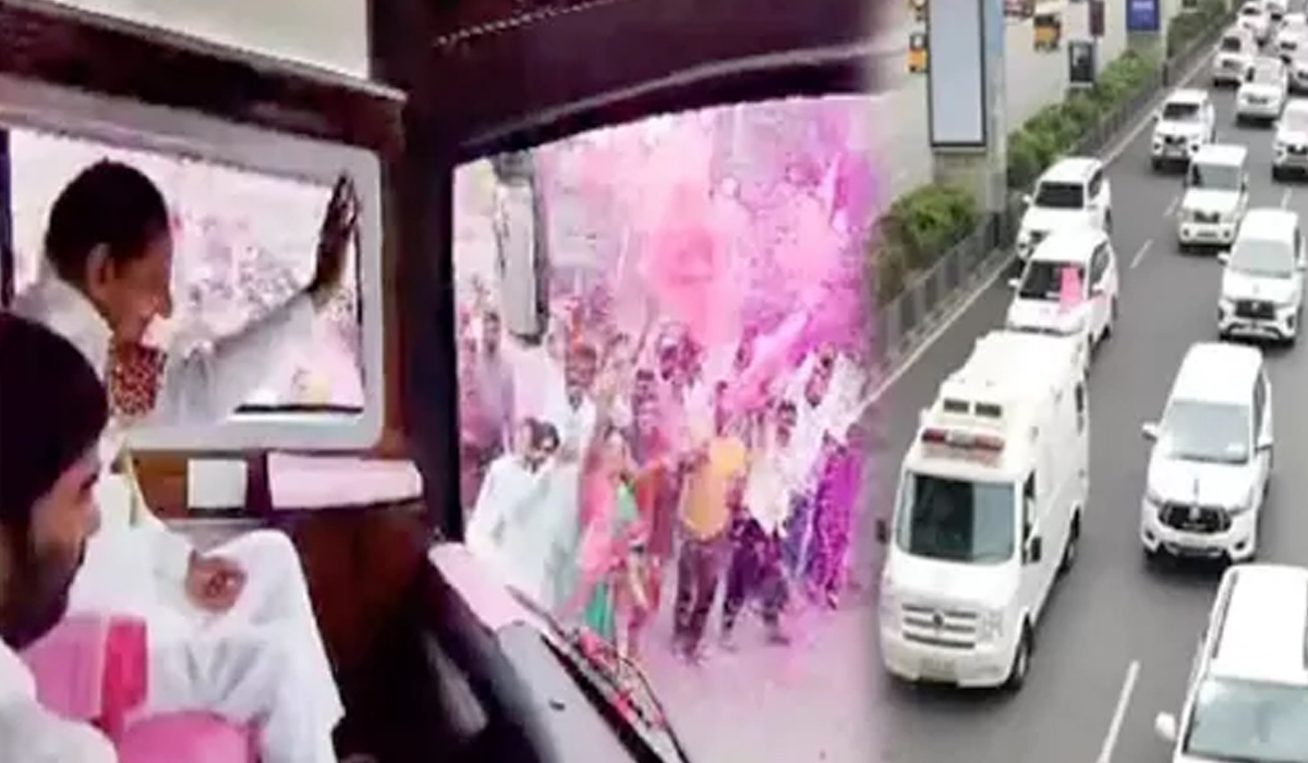 కేసీఆర్ బస్సు యాత్ర కాన్వాయ్కి ప్రమాదం కేసీఆర్ బస్సు యాత్ర కాన్వాయ్కి ప్రమాదం
