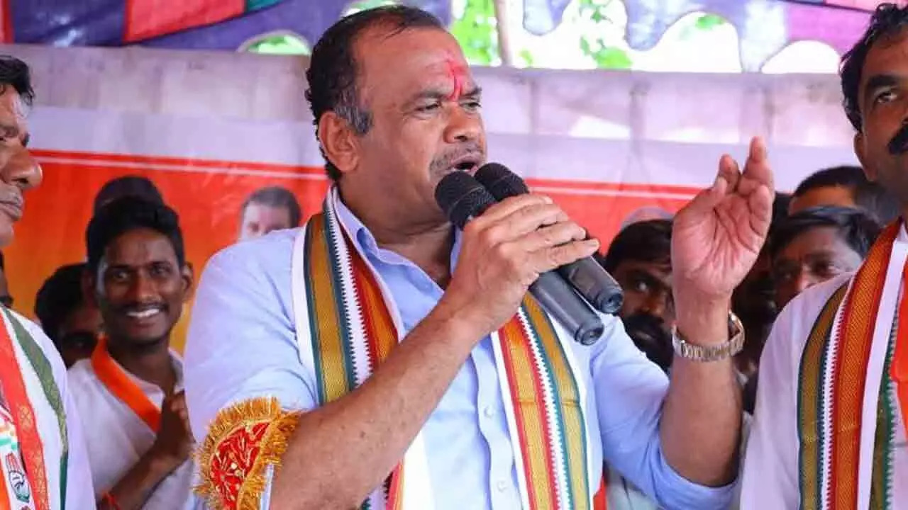 మహేశ్వర్రెడ్డి వ్యాఖ్యల వెనుక పెద్ద కుట్ర: మంత్రి కోమటిరెడ్డి మహేశ్వర్రెడ్డి వ్యాఖ్యల వెనుక పెద్ద కుట్ర: మంత్రి కోమటిరెడ్డి