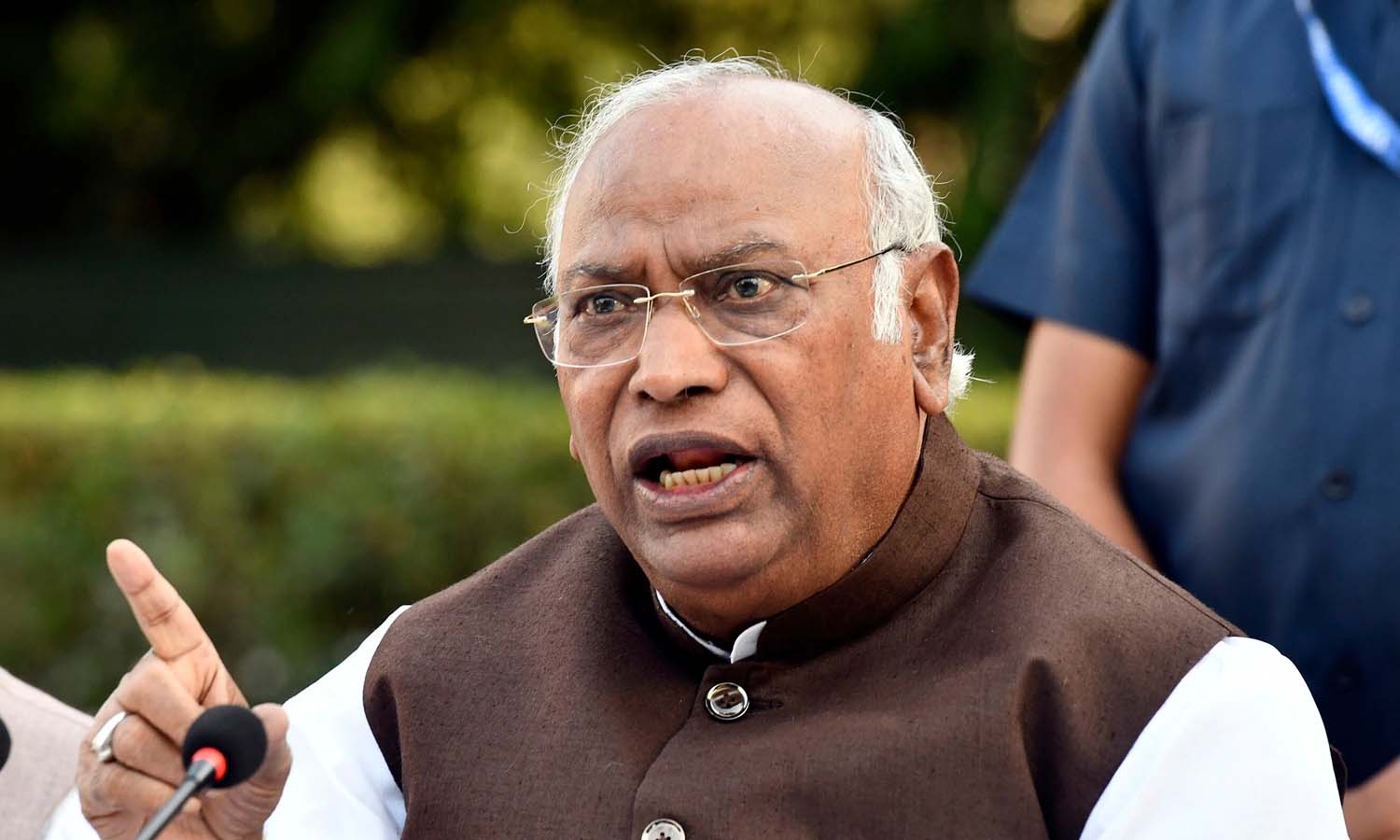 Mallikarjun Kharge | కాంగ్రెస్ కిసాన్ న్యాయ్కు కట్టుబడి ఉంది: మల్లిఖార్జున్ ఖర్గే Mallikarjun Kharge | కాంగ్రెస్ కిసాన్ న్యాయ్కు కట్టుబడి ఉంది: మల్లిఖార్జున్ ఖర్గే