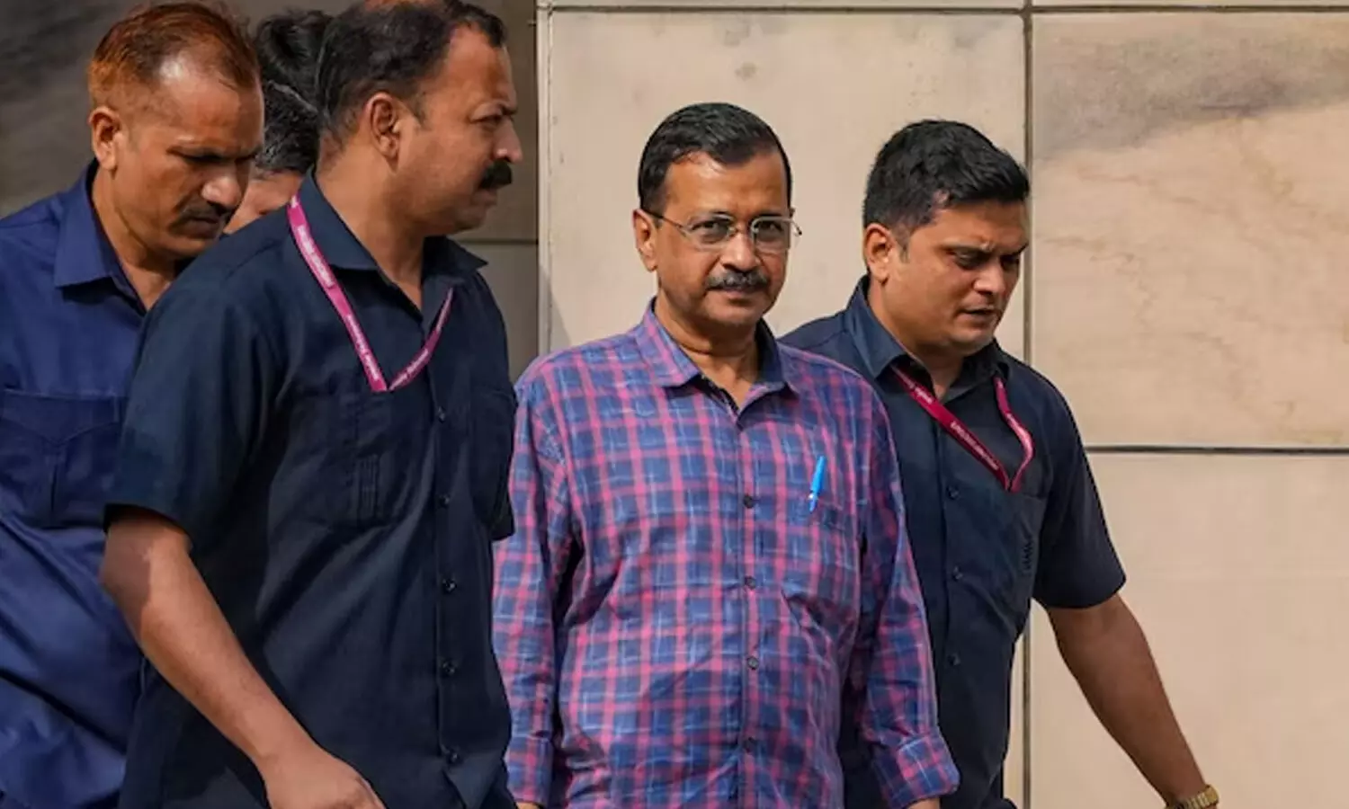 మెడిటేషన్, యోగాతో కేజ్రీవాల్ దినచర్య ప్రారంభం.. అల్పాహారంగా టీ, బ్రెడ్..! మెడిటేషన్, యోగాతో కేజ్రీవాల్ దినచర్య ప్రారంభం.. అల్పాహారంగా టీ, బ్రెడ్..!