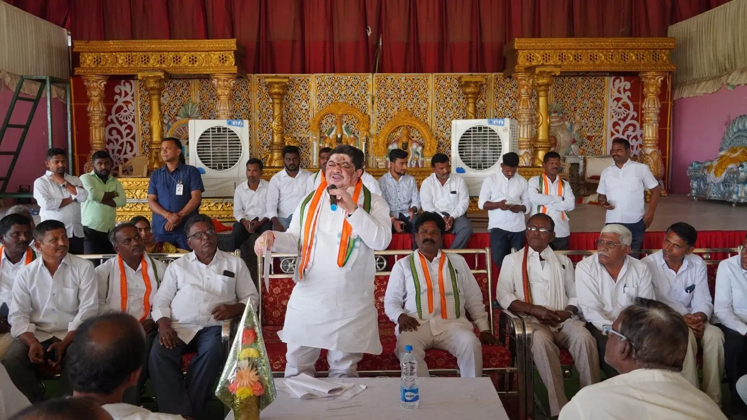 కరువుకు,రాజకీయాలకు సంబంధం ఏమిటి? కరువుకు,రాజకీయాలకు సంబంధం ఏమిటి?
