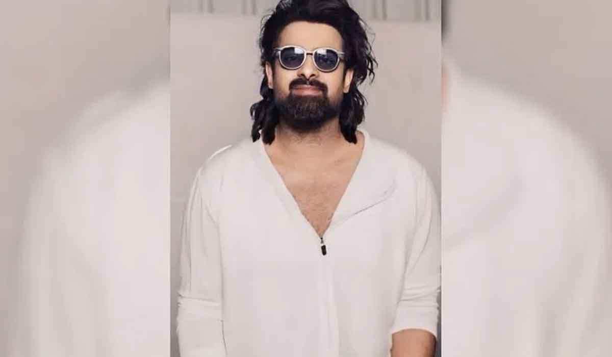 Prabhas| ప్రభాస్ న్యూ లుక్.. హాలీవుడ్ హీరోని మించి ఉన్నావుగా బాసు..! Prabhas| ప్రభాస్ న్యూ లుక్.. హాలీవుడ్ హీరోని మించి ఉన్నావుగా బాసు..!