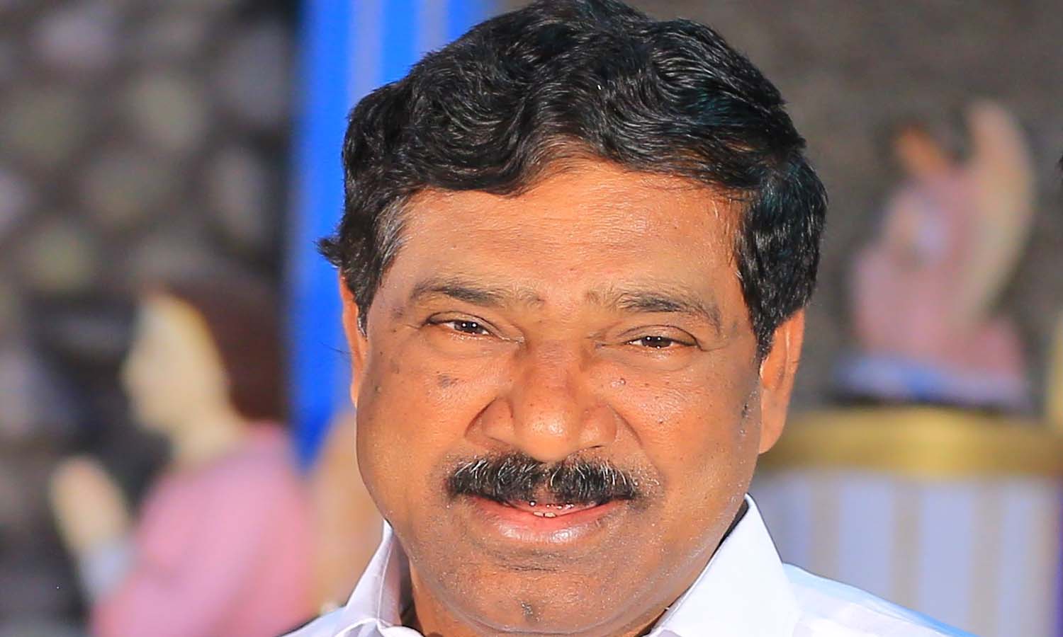 కేసీఆర్ను బ్లాక్ మెయిల్ చేసిన కడియం: రాజయ్య కేసీఆర్ను బ్లాక్ మెయిల్ చేసిన కడియం: రాజయ్య