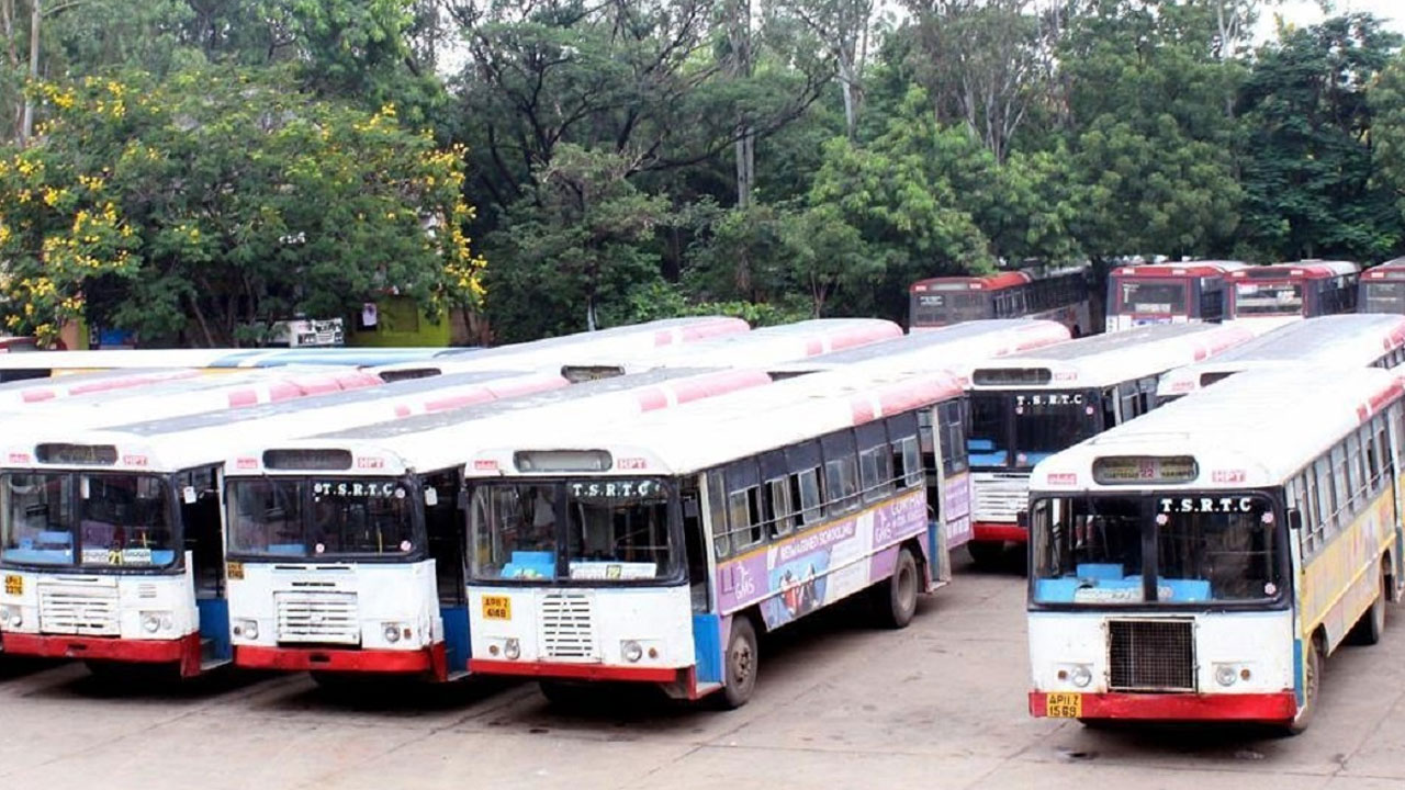 TSRTC | టీఎస్ ఆర్టీసీ కీలక నిర్ణయం.. మధ్యాహ్నం వేళ సిటీ బస్సులు తగ్గింపు..! TSRTC | టీఎస్ ఆర్టీసీ కీలక నిర్ణయం.. మధ్యాహ్నం వేళ సిటీ బస్సులు తగ్గింపు..!