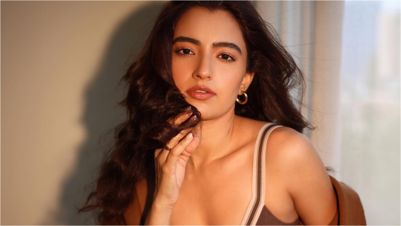 Rukshar Dhillon : రుక్సర్‌ ధిల్లాన్‌ అందాల రచ్చ.. లేటెస్ట్ పిక్స్ వైరల్