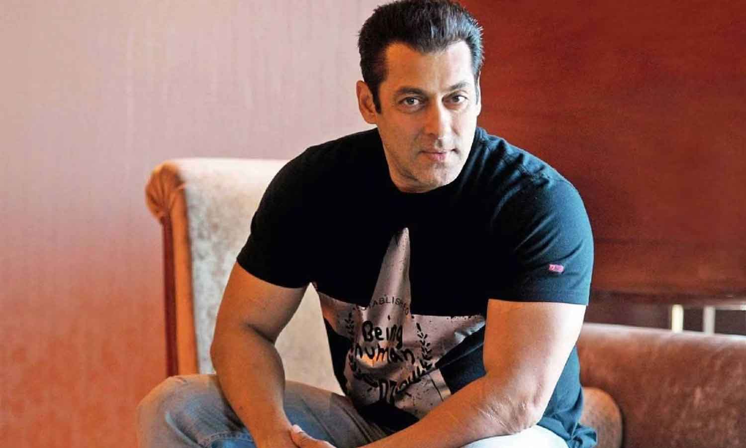 Salman Khan:సల్మాన్ ఇంటి వద్ద కాల్పలు కలకలం..బైక్పై వచ్చి అరాచకం Salman Khan:సల్మాన్ ఇంటి వద్ద కాల్పలు కలకలం..బైక్పై వచ్చి అరాచకం