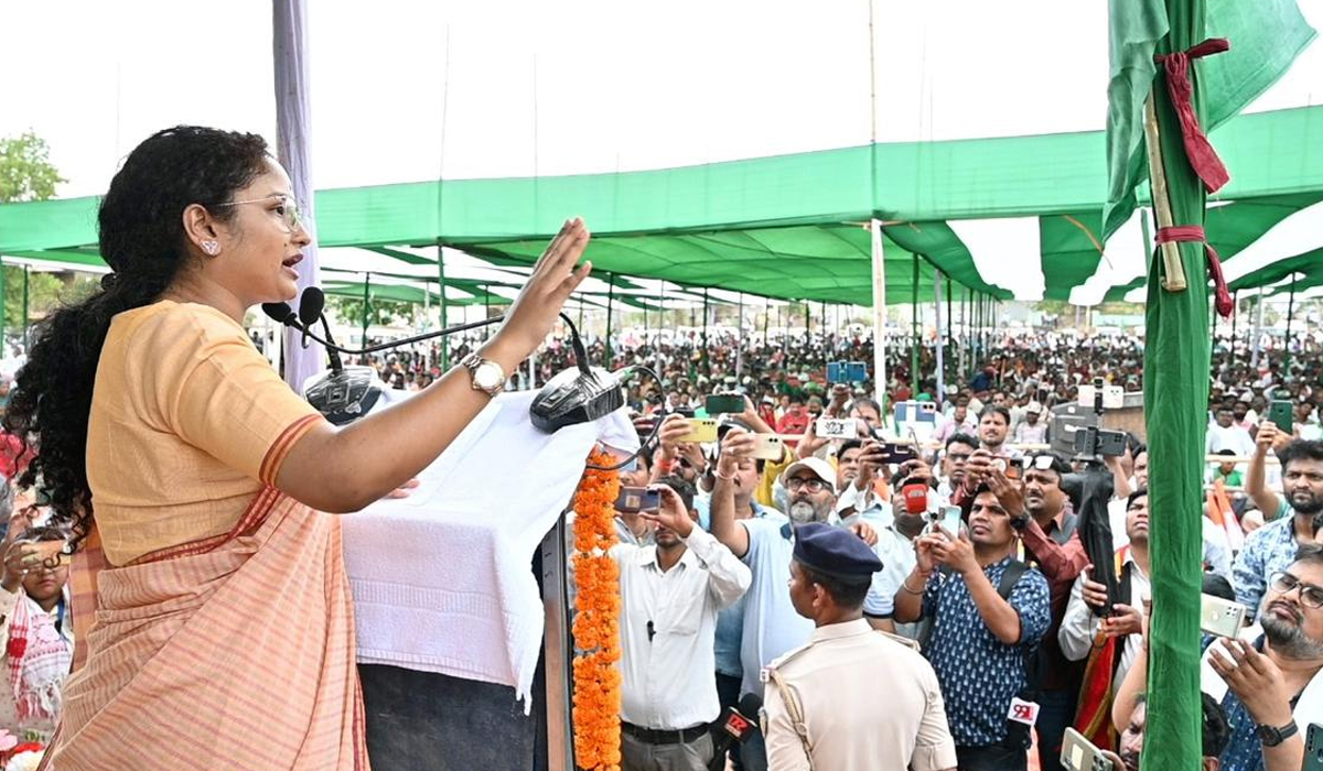 ఎన్నికల బరిలోకి జార్ఖండ్ మాజీ సీఎం సతీమణి కల్పనా సోరెన్ ఎన్నికల బరిలోకి జార్ఖండ్ మాజీ సీఎం సతీమణి కల్పనా సోరెన్