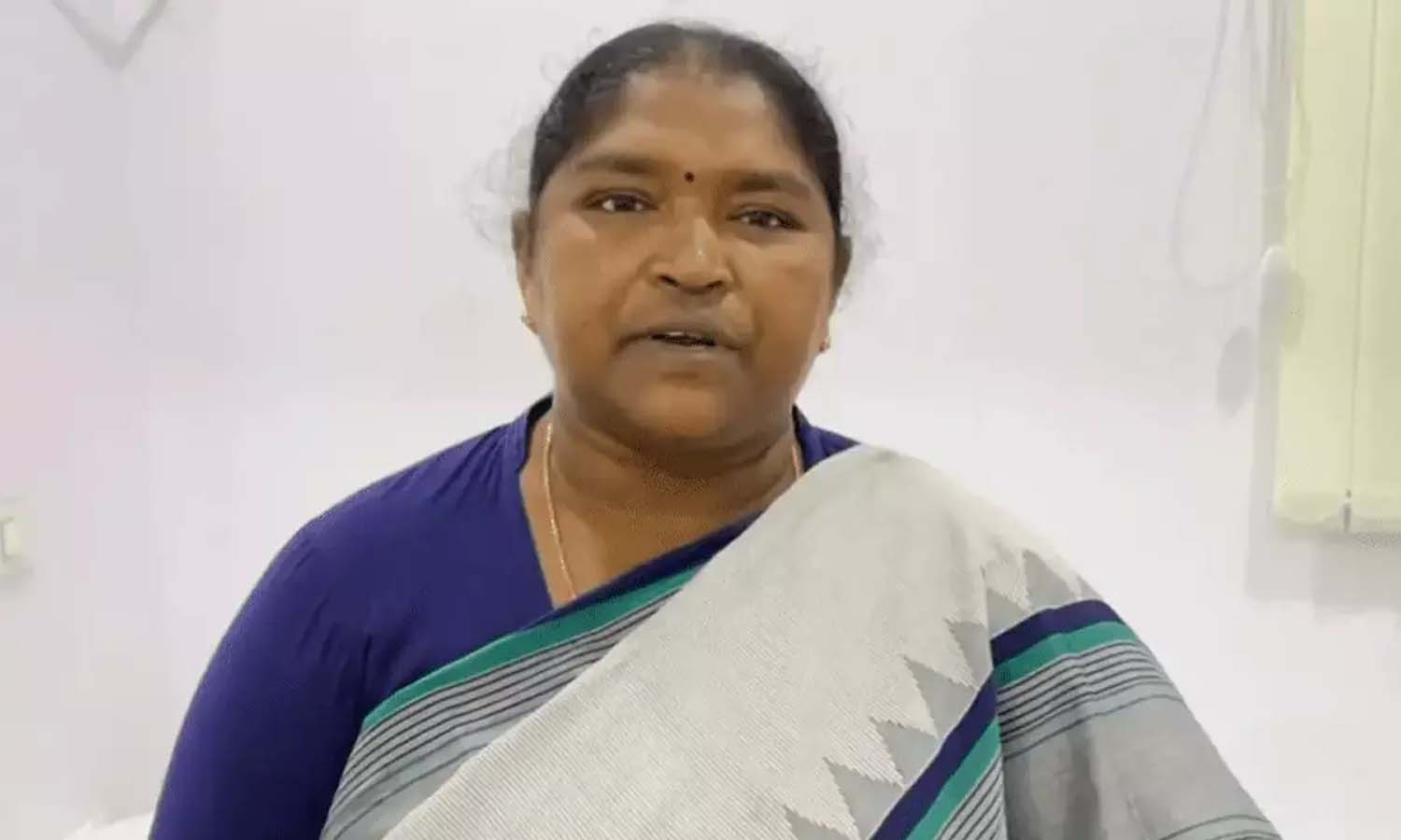 ఎండలు మండుతున్నాయి.. కూలీలు జాగ్రత్త: మంత్రి సీతక్క ఎండలు మండుతున్నాయి.. కూలీలు జాగ్రత్త: మంత్రి సీతక్క