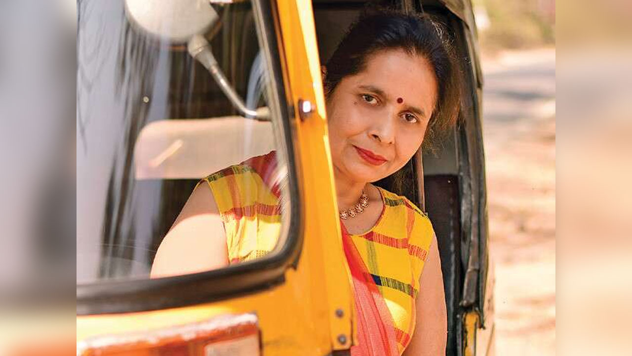 Shila Dawre | భారతదేశపు తొలి మహిళా ఆటో డ్రైవర్ ఎవరో తెలుసా..? Shila Dawre | భారతదేశపు తొలి మహిళా ఆటో డ్రైవర్ ఎవరో తెలుసా..?