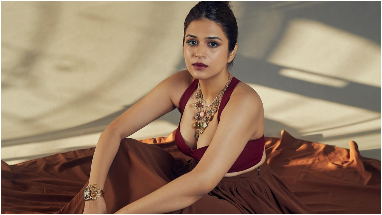 Shraddha Das : సమ్మర్ లో చెమటలు పట్టిస్తున్న సొట్టబుగ్గల సుందరి..