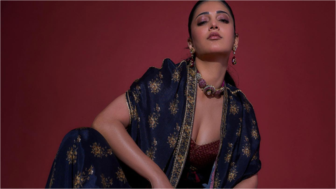 Shruti Haasan : శ్రుతి హాసన్ నాజూకు అందాలు.. చూస్తే కైపెక్కాల్సిందే..