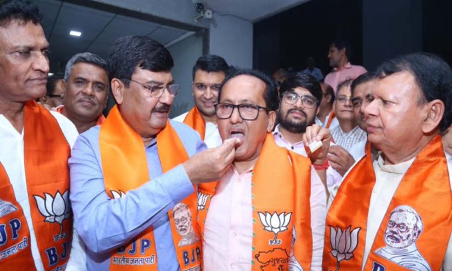 లోక్సభ ఎన్నికల్లో బిజెపి బోణి సూరత్ ఎంపీ అభ్యర్థి ఎన్నిక ఏకగ్రీవం లోక్సభ ఎన్నికల్లో బిజెపి బోణి సూరత్ ఎంపీ అభ్యర్థి ఎన్నిక ఏకగ్రీవం