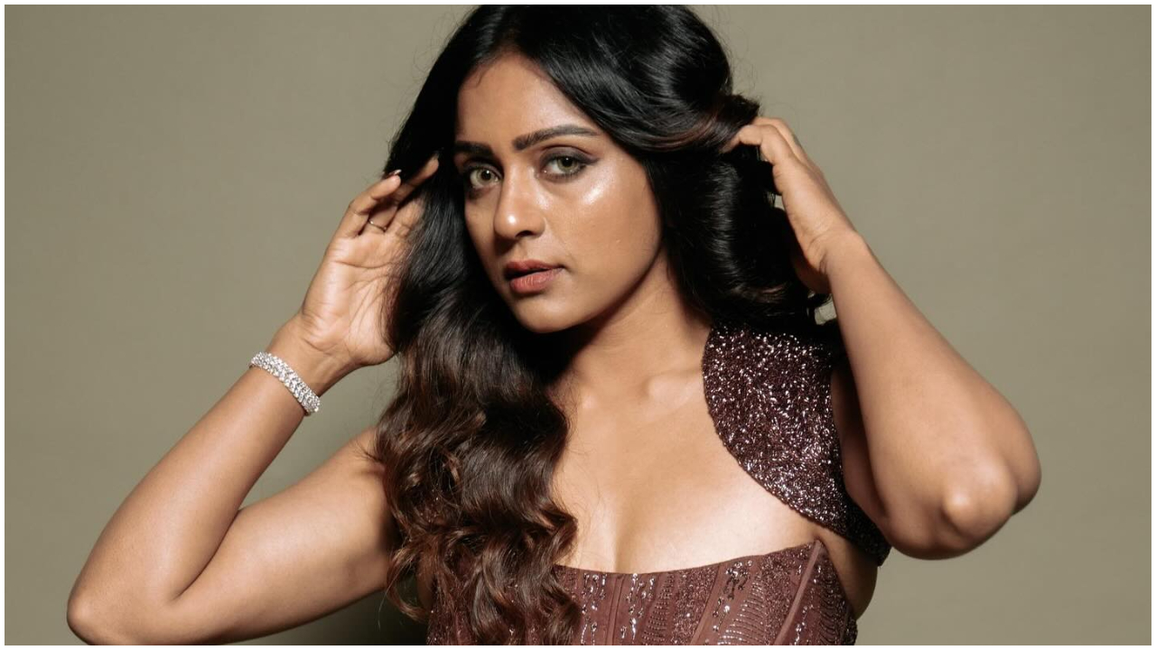 Vithika Sheru : గ్లామర్ డోస్ పెంచేసిన వితిక శేరు