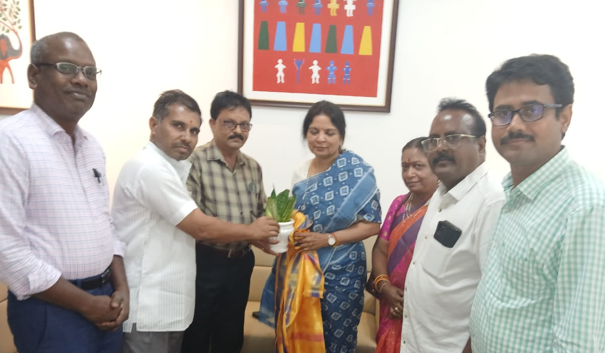 కేయూ ఇన్చార్జి వీసీని కలిసిన ఆకుట్ కేయూ ఇన్చార్జి వీసీని కలిసిన ఆకుట్