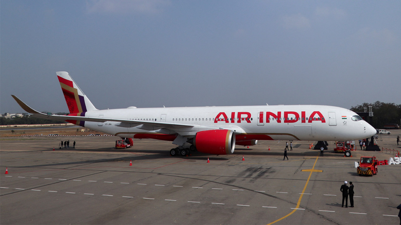 Air India | ఉద్యోగులకు ఎయిర్ ఇండియా గుడ్ న్యూస్.. వేతనాల పెంపు, పర్ఫార్మెన్స్ బోనస్ ప్రకటన Air India | ఉద్యోగులకు ఎయిర్ ఇండియా గుడ్ న్యూస్.. వేతనాల పెంపు, పర్ఫార్మెన్స్ బోనస్ ప్రకటన