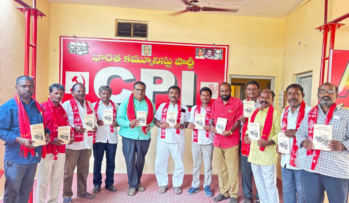 బీజేపీని ఓడిస్తేనే దేశానికి రక్షణ: సీపీఐ శ్రీనివాసరావు బీజేపీని ఓడిస్తేనే దేశానికి రక్షణ: సీపీఐ శ్రీనివాసరావు