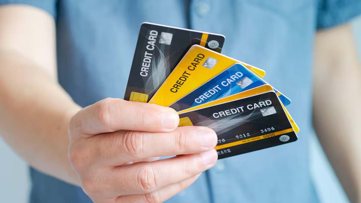 Credit Card Rules | ఈ నాలుగు బ్యాంకుల క్రెడిట్కార్డులున్నాయా..? జూన్ నుంచి మారనున్న కీలక రూల్స్..! Credit Card Rules | ఈ నాలుగు బ్యాంకుల క్రెడిట్కార్డులున్నాయా..? జూన్ నుంచి మారనున్న కీలక రూల్స్..!