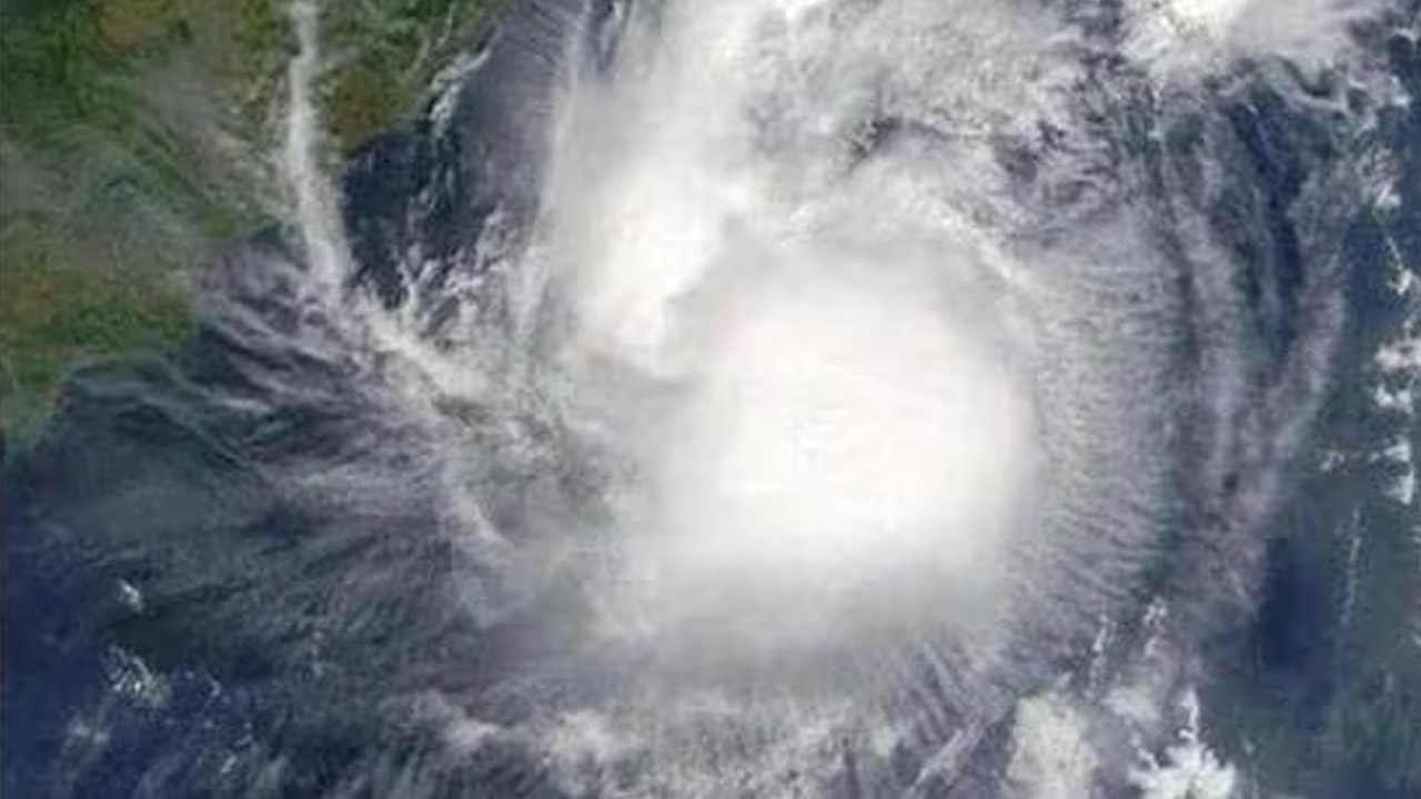 low pressure | బంగాళాఖాతంలో ఏర్పడనున్న అల్పపీడనం.. ఏపీకి తుఫాను ముప్పు తప్పేనా..? low pressure | బంగాళాఖాతంలో ఏర్పడనున్న అల్పపీడనం.. ఏపీకి తుఫాను ముప్పు తప్పేనా..?