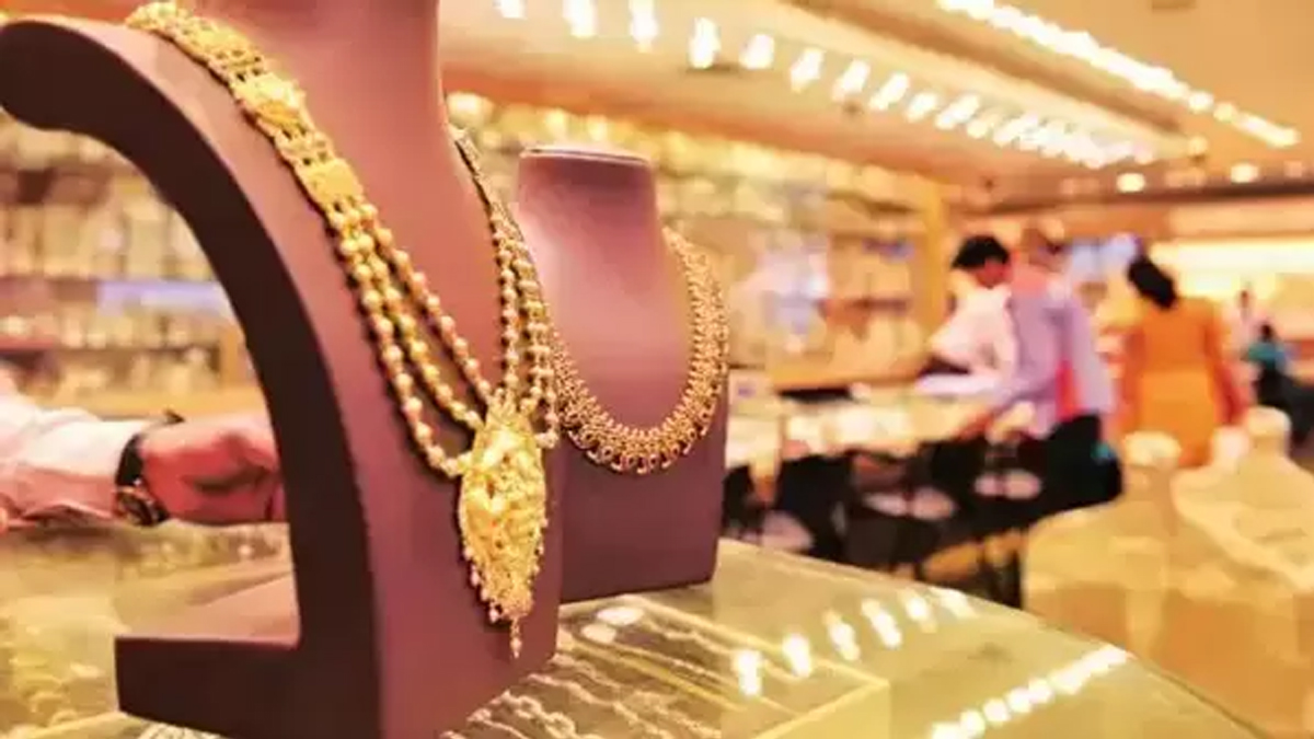 Gold Rates: బంగారం.. మరింత పైపైకి..! Gold Rates: బంగారం.. మరింత పైపైకి..!