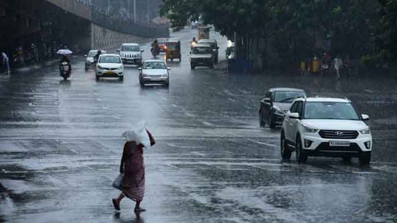 Rains | ఆకాశం మేఘావృతం.. ఇవాళ సాయంత్రం హైదరాబాద్లో వర్షాలు..! Rains | ఆకాశం మేఘావృతం.. ఇవాళ సాయంత్రం హైదరాబాద్లో వర్షాలు..!