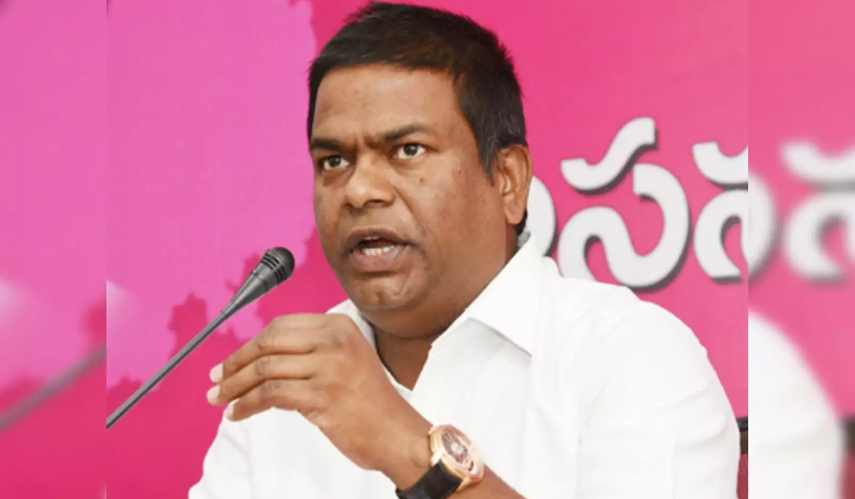 ఆర్మూర్ మాజీ ఎమ్మెల్యే జీవన్రెడ్డికి ఆర్టీసీ షాక్ ఆర్మూర్ మాజీ ఎమ్మెల్యే జీవన్రెడ్డికి ఆర్టీసీ షాక్