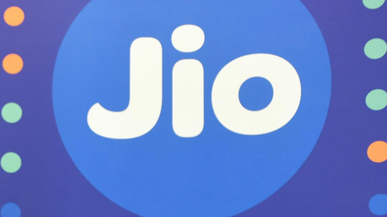 Jio broadband | ఏకంగా 15 ఓటీటీలతో జియో బ్రాడ్బ్యాండ్ ప్లాన్.. ధర కేవలం రూ.888 మాత్రమే Jio broadband | ఏకంగా 15 ఓటీటీలతో జియో బ్రాడ్బ్యాండ్ ప్లాన్.. ధర కేవలం రూ.888 మాత్రమే