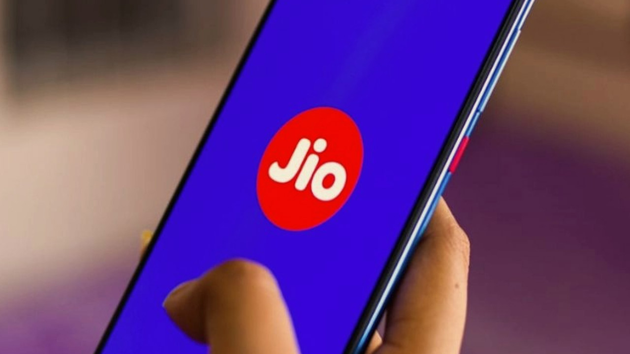 Jio new plan | జియో కస్టమర్లకు ముకేశ్ అంబానీ గుడ్ న్యూస్.. రూ.299కే ఏడాది కాలానికి రీచార్జ్..! Jio new plan | జియో కస్టమర్లకు ముకేశ్ అంబానీ గుడ్ న్యూస్.. రూ.299కే ఏడాది కాలానికి రీచార్జ్..!