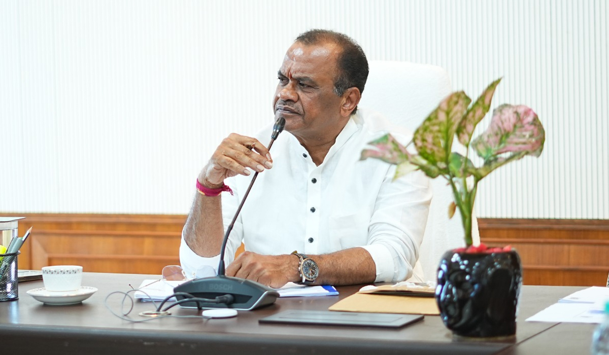 సచివాలయ ఉద్యోగుల పనితీరుపై ఆగ్రహం సమయపాలన పాటించాలని .. మంత్రి కోమటిరెడ్డి హెచ్చరిక సచివాలయ ఉద్యోగుల పనితీరుపై ఆగ్రహం సమయపాలన పాటించాలని .. మంత్రి కోమటిరెడ్డి హెచ్చరిక