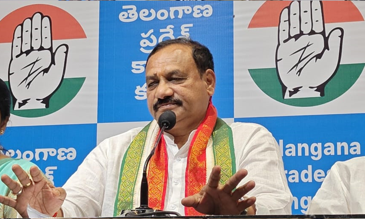 స్వలాభం కోసమే కేసీఆర్ కుటుంబానికి తెలంగాణ సెంటిమెంట్ స్వలాభం కోసమే కేసీఆర్ కుటుంబానికి తెలంగాణ సెంటిమెంట్