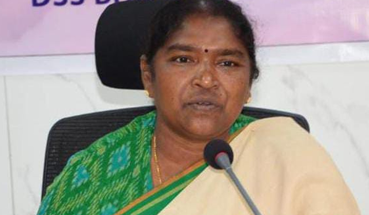 Seethakka: సిస్టర్ స్ట్రోక్తో.. KTR చిన్న మెదడు చితికిపోయింది Seethakka: సిస్టర్ స్ట్రోక్తో.. KTR చిన్న మెదడు చితికిపోయింది