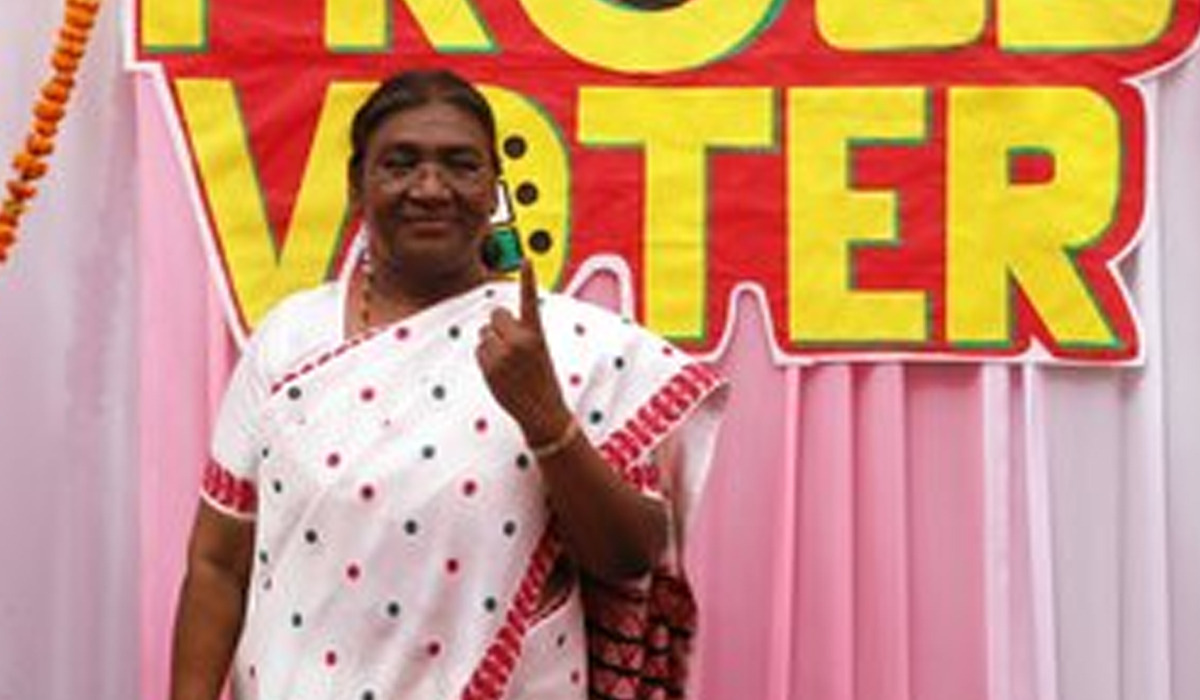 న్యూఢిల్లీ నియోజకవర్గంలో ఓటేసిన రాష్ట్రపతి ద్రౌపది ముర్ము న్యూఢిల్లీ నియోజకవర్గంలో ఓటేసిన రాష్ట్రపతి ద్రౌపది ముర్ము