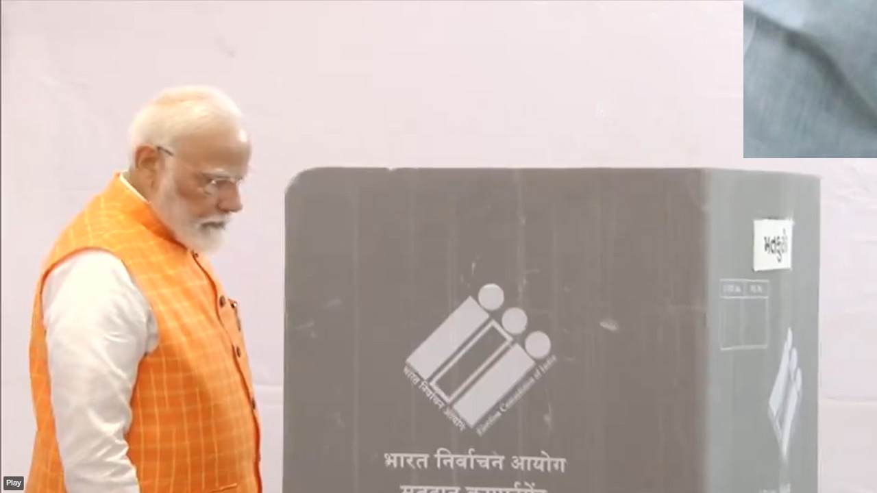 PM Modi | అహ్మదాబాద్లో ఓటు వేసిన ప్రధాని నరేంద్రమోదీ.. Video PM Modi | అహ్మదాబాద్లో ఓటు వేసిన ప్రధాని నరేంద్రమోదీ.. Video