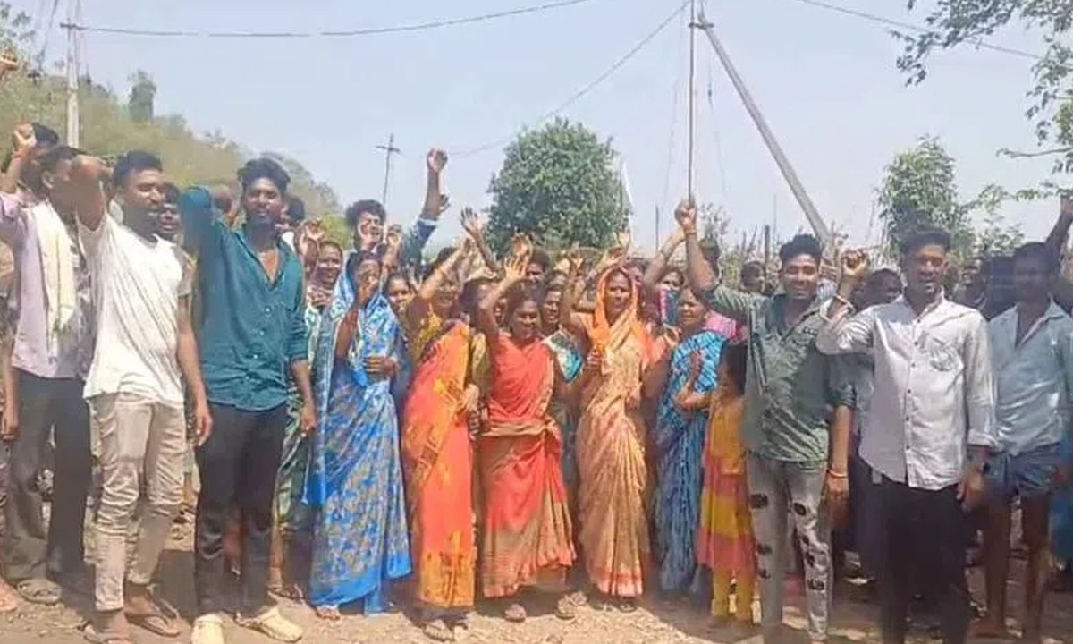 దానాపూర్లో మళ్లీ పోడు రైతుల ఆందోళన దానాపూర్లో మళ్లీ పోడు రైతుల ఆందోళన