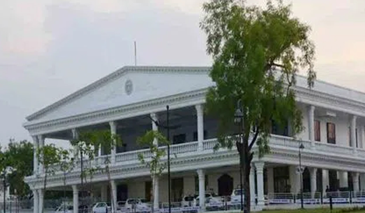 Praja Bhavan | ప్రజా భవన్కు బాంబు బెదిరింపు.. 10 నిమిషాల్లో పేలుతుందని హెచ్చరిక Praja Bhavan | ప్రజా భవన్కు బాంబు బెదిరింపు.. 10 నిమిషాల్లో పేలుతుందని హెచ్చరిక