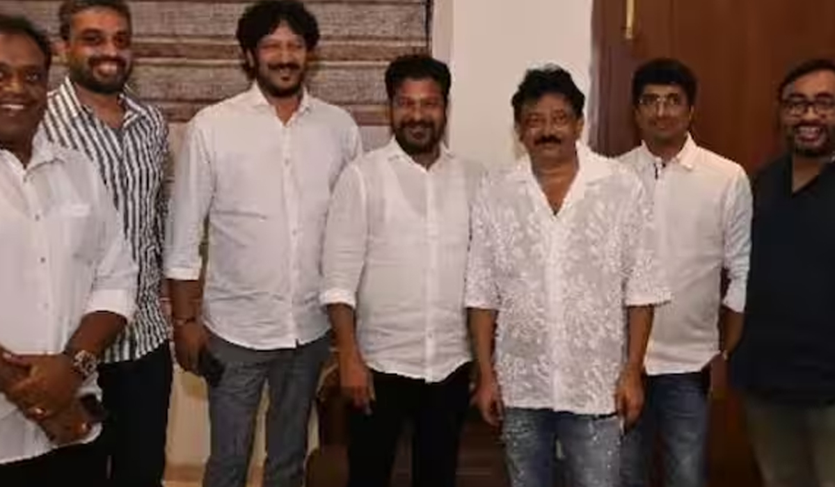 Ram Gopal Varma | సీఎం రేవంత్రెడ్డితో దర్శకుడు రాంగోపాల్ వర్మ భేటీ Ram Gopal Varma | సీఎం రేవంత్రెడ్డితో దర్శకుడు రాంగోపాల్ వర్మ భేటీ