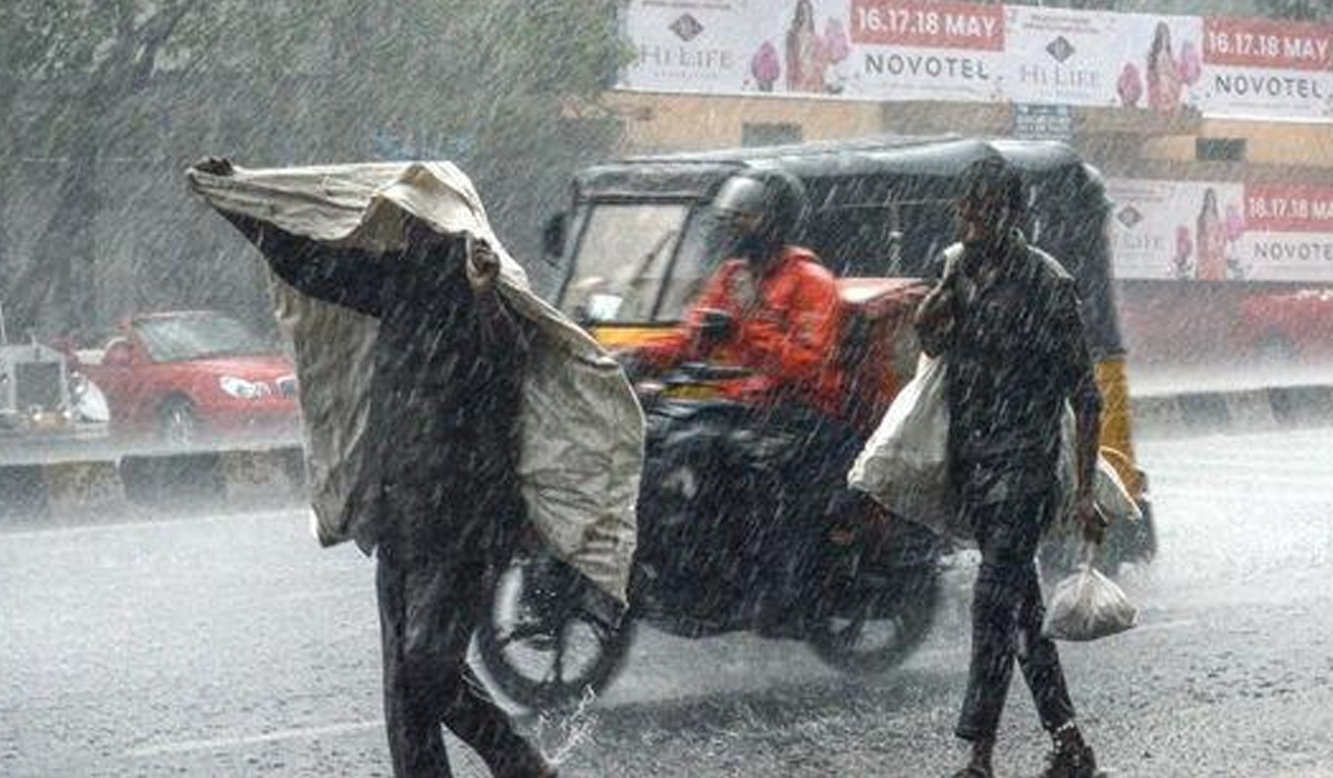 Rains | తెలంగాణ, ఏపీలో 23 వరకు వర్షాలు.. అప్రమత్తంగా ఉండాలని వాతావరణ శాఖ సూచన Rains | తెలంగాణ, ఏపీలో 23 వరకు వర్షాలు.. అప్రమత్తంగా ఉండాలని వాతావరణ శాఖ సూచన