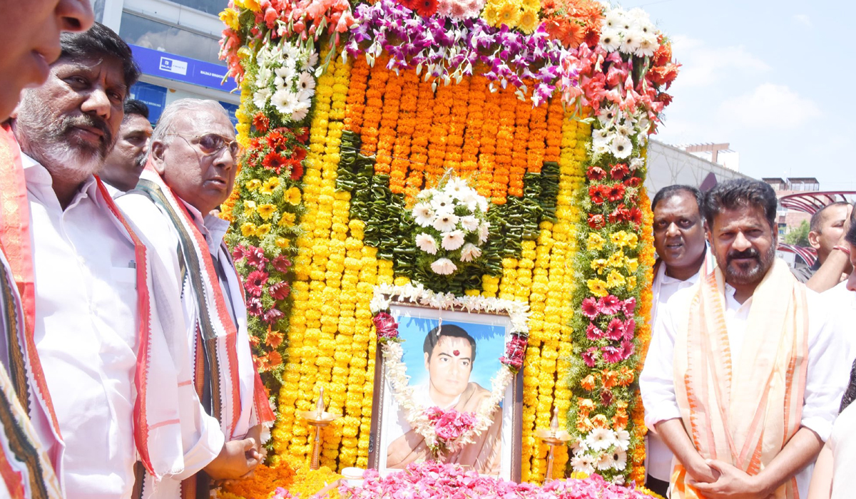 CM Revanth Reddy | దేశ ప్రగతిలో రాజీవ్ సేవలు చిరస్మరణీయం: సీఎం రేవంత్రెడ్డి CM Revanth Reddy | దేశ ప్రగతిలో రాజీవ్ సేవలు చిరస్మరణీయం: సీఎం రేవంత్రెడ్డి