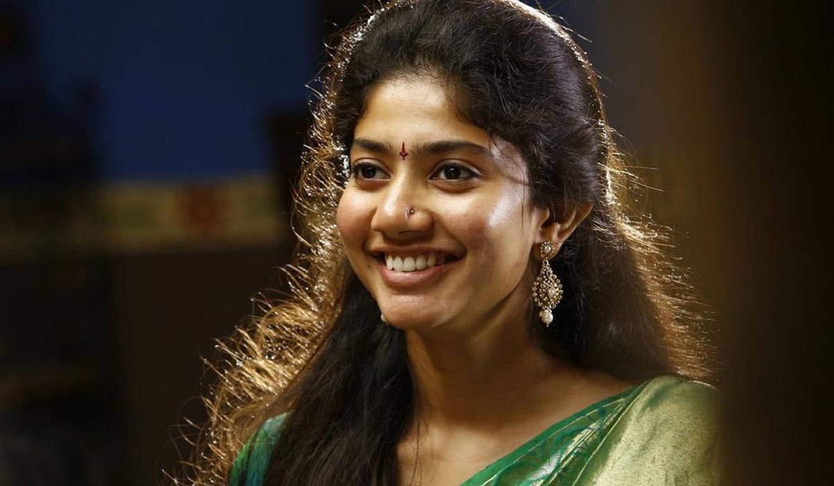 Sai Pallavi | సాయిపల్లవిని పడక సుఖం కోరిన టాలీవుడ్ డైరెక్టర్..? సోషల్ మీడియాలో వైరల్..! Sai Pallavi | సాయిపల్లవిని పడక సుఖం కోరిన టాలీవుడ్ డైరెక్టర్..? సోషల్ మీడియాలో వైరల్..!