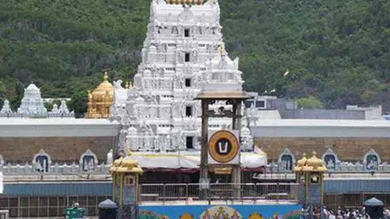 Tirumala | శ్రీవారి వీఐపీ బ్రేక్ టికెట్ల జారీ మళ్లీ మొదలు.. సిఫారసు లేఖలు స్వీకరిస్తున్న టీటీడీ Tirumala | శ్రీవారి వీఐపీ బ్రేక్ టికెట్ల జారీ మళ్లీ మొదలు.. సిఫారసు లేఖలు స్వీకరిస్తున్న టీటీడీ