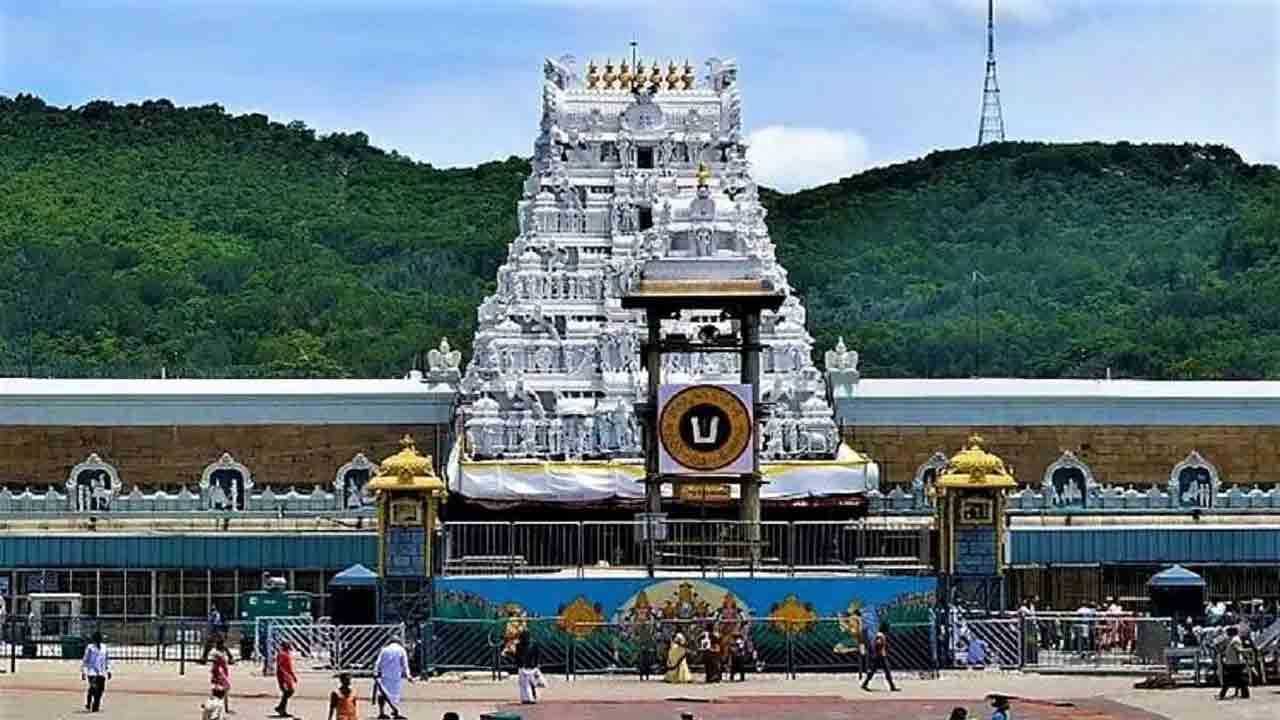 Tirumala | శ్రీవారి భక్తులకు గుడ్న్యూస్.. 19న ఆర్జిత సేవా టికెట్ల జనవరి కోటా విడుదల Tirumala | శ్రీవారి భక్తులకు గుడ్న్యూస్.. 19న ఆర్జిత సేవా టికెట్ల జనవరి కోటా విడుదల