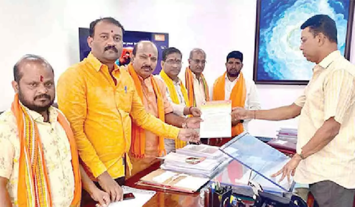 Revanth Reddy | సీఎం రేవంత్రెడ్డిపై ఈసీకి వీహెచ్పీ ఫిర్యాదు Revanth Reddy | సీఎం రేవంత్రెడ్డిపై ఈసీకి వీహెచ్పీ ఫిర్యాదు