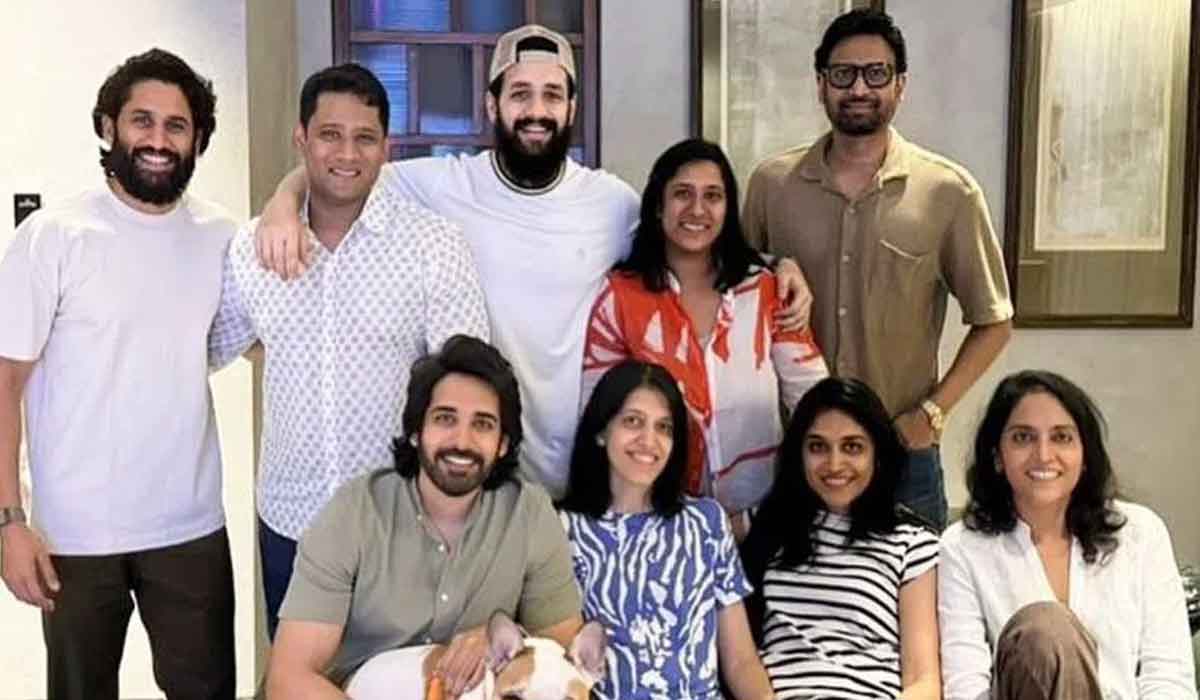 Akkineni Family| ఎన్నికల వేళ ఒక్క చోట చేరిన అక్కినేని కజిన్స్ .. వైరల్ అవుతున్న ఫొటో Akkineni Family| ఎన్నికల వేళ ఒక్క చోట చేరిన అక్కినేని కజిన్స్ .. వైరల్ అవుతున్న ఫొటో
