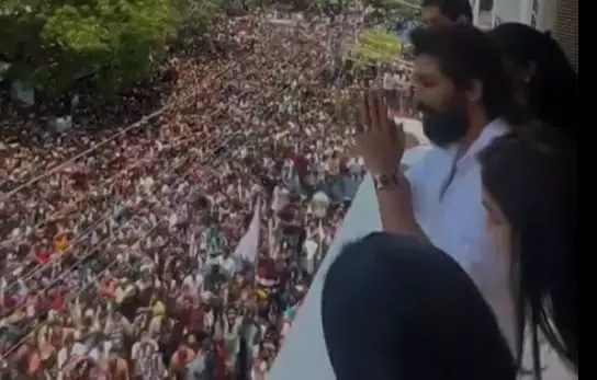 Allu Arjun | అల్లు అర్జున్పై ఏపీ పోలీసుల కేసు Allu Arjun | అల్లు అర్జున్పై ఏపీ పోలీసుల కేసు