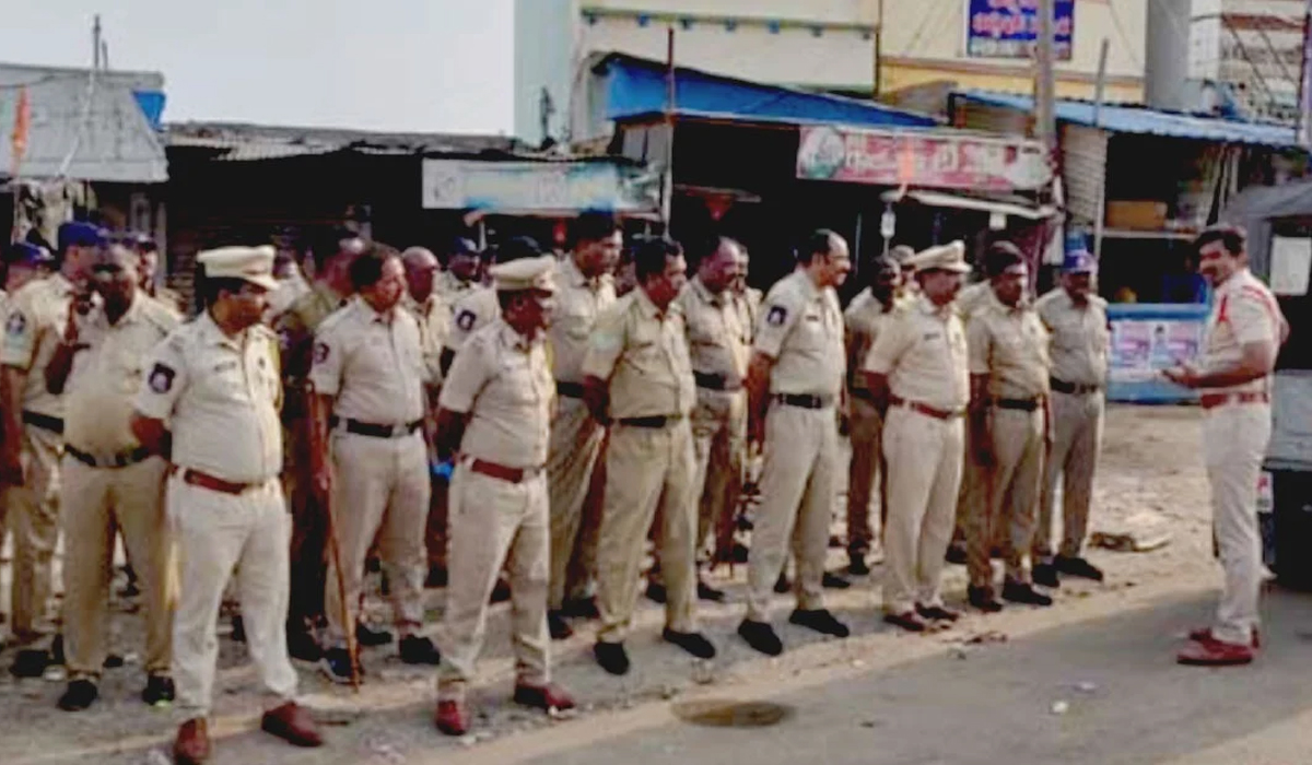 ఏపీలో కొనసాగుతున్న ఉద్రిక్తతలు ఏపీలో కొనసాగుతున్న ఉద్రిక్తతలు