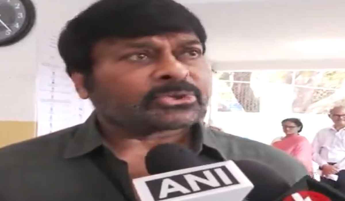 Chiranjeevi| ఓటు హక్కు వినియోగించుకున్న తేజ.. ప్రతి ఒక్కరు ఓటు వేయాలంటూ పిలుపు Chiranjeevi| ఓటు హక్కు వినియోగించుకున్న తేజ.. ప్రతి ఒక్కరు ఓటు వేయాలంటూ పిలుపు